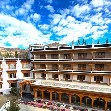 Hotel The Grand Khasdan 레 외부 사진