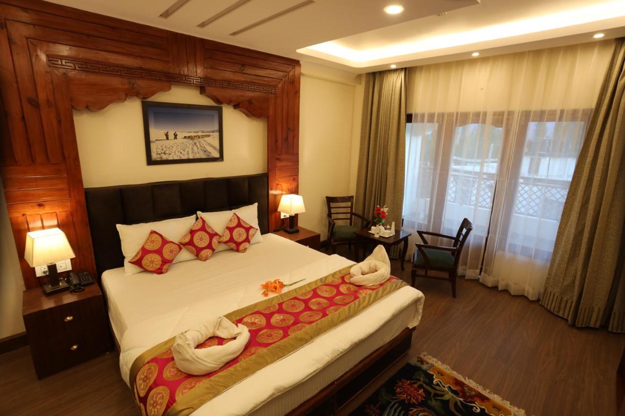 Hotel The Grand Khasdan 레 외부 사진