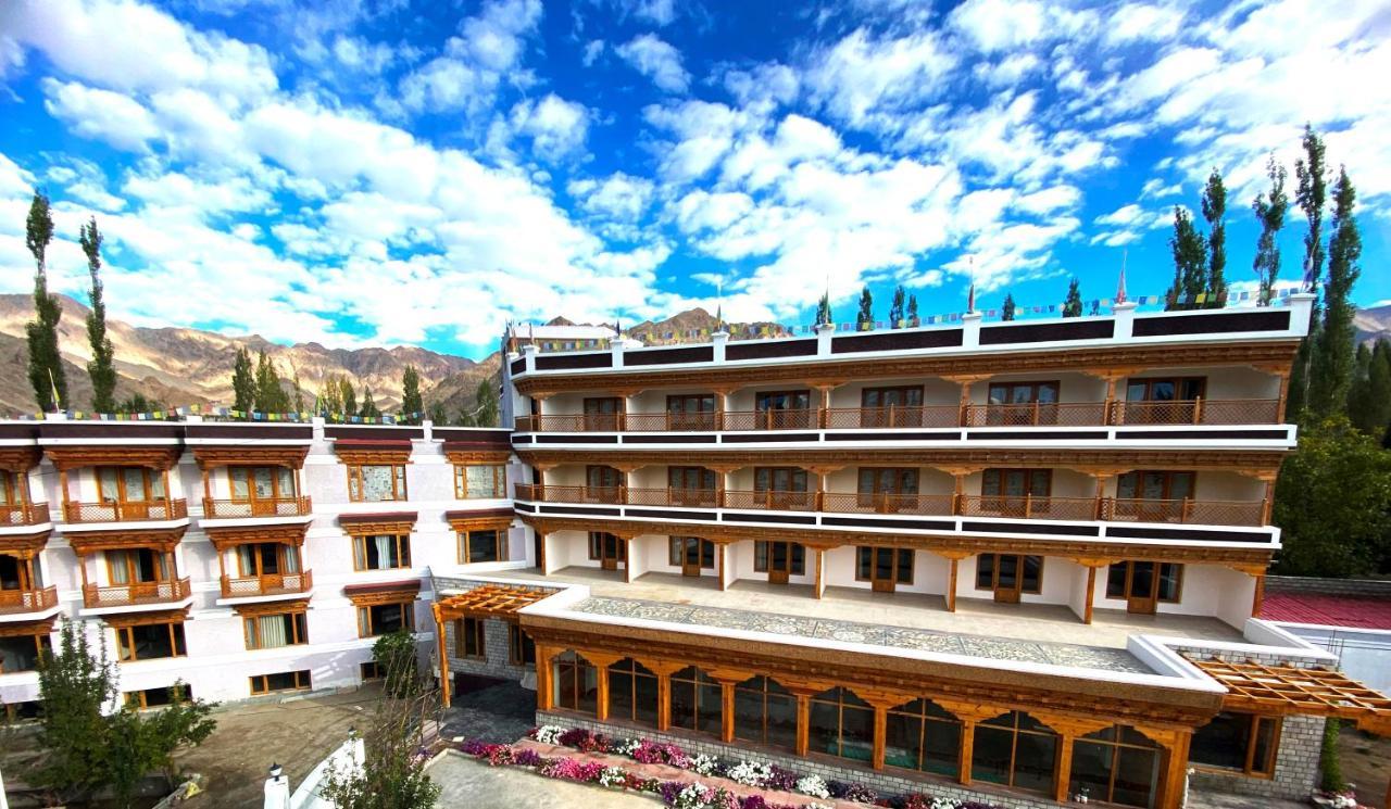 Hotel The Grand Khasdan 레 외부 사진
