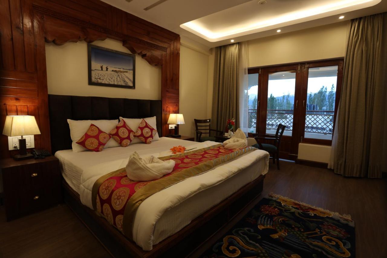 Hotel The Grand Khasdan 레 외부 사진