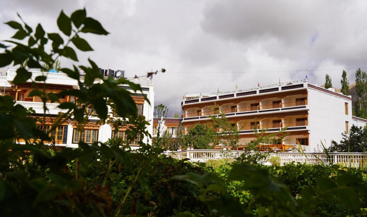 Hotel The Grand Khasdan 레 외부 사진