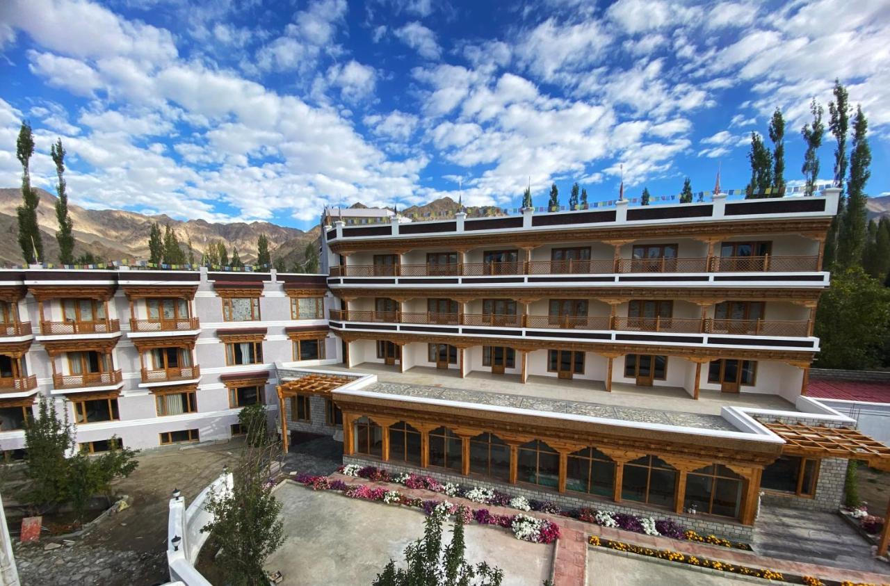 Hotel The Grand Khasdan 레 외부 사진