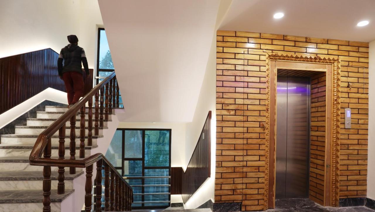 Hotel The Grand Khasdan 레 외부 사진