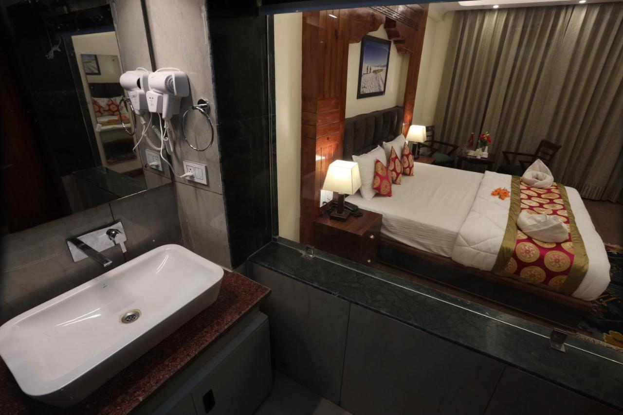 Hotel The Grand Khasdan 레 외부 사진