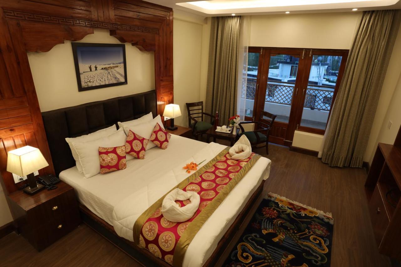 Hotel The Grand Khasdan 레 외부 사진