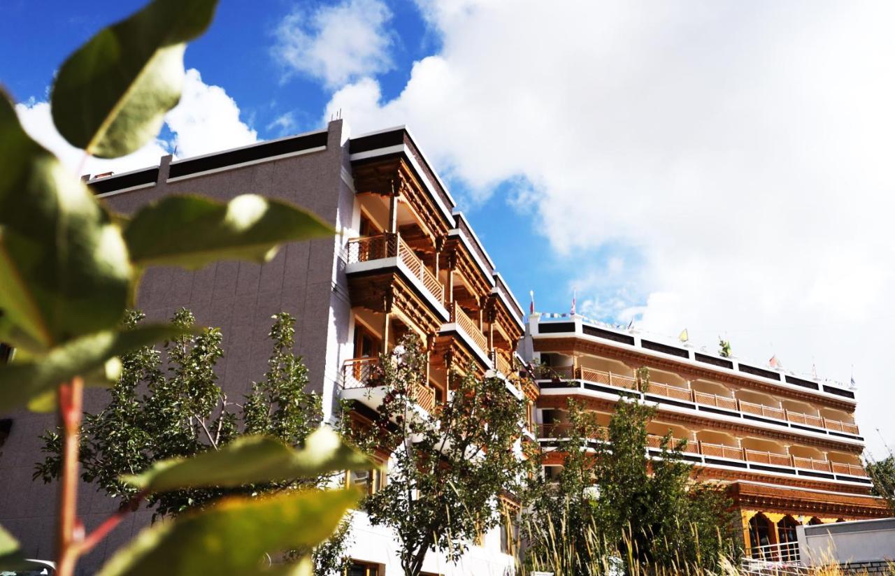Hotel The Grand Khasdan 레 외부 사진
