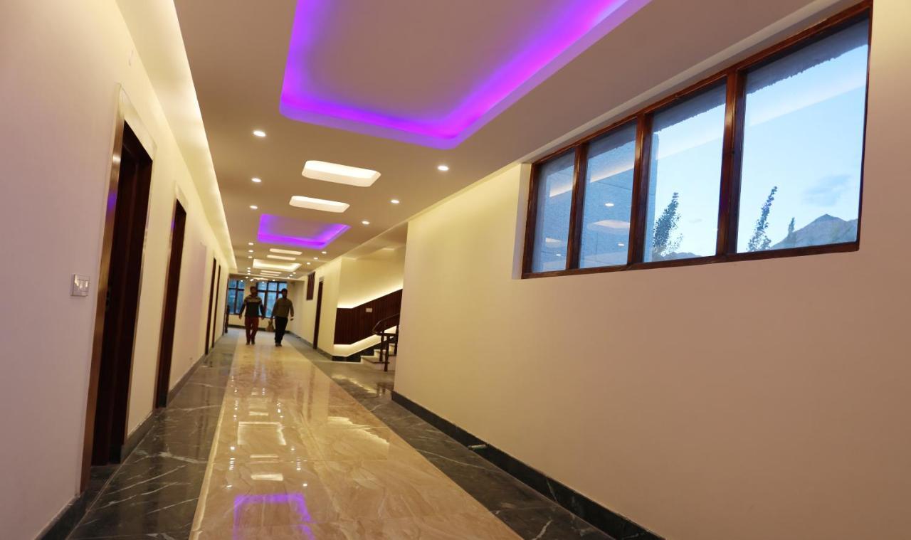 Hotel The Grand Khasdan 레 외부 사진