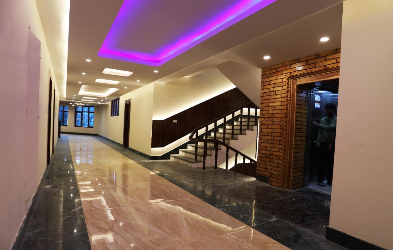 Hotel The Grand Khasdan 레 외부 사진