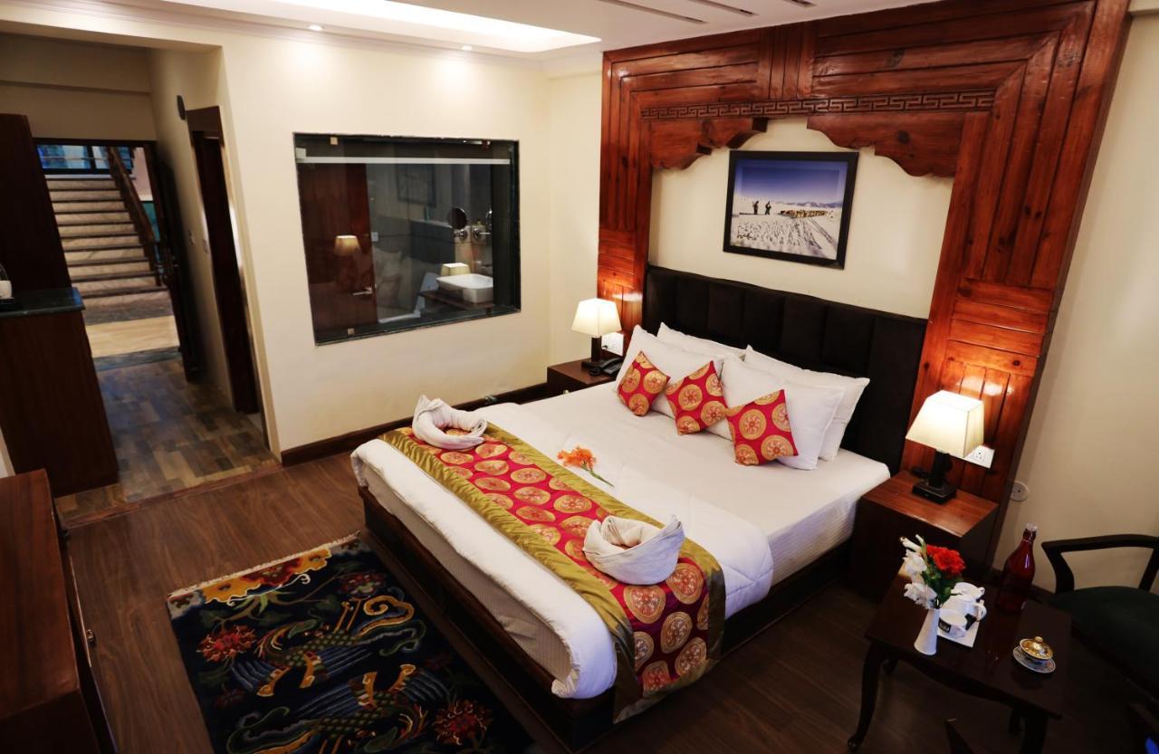 Hotel The Grand Khasdan 레 외부 사진