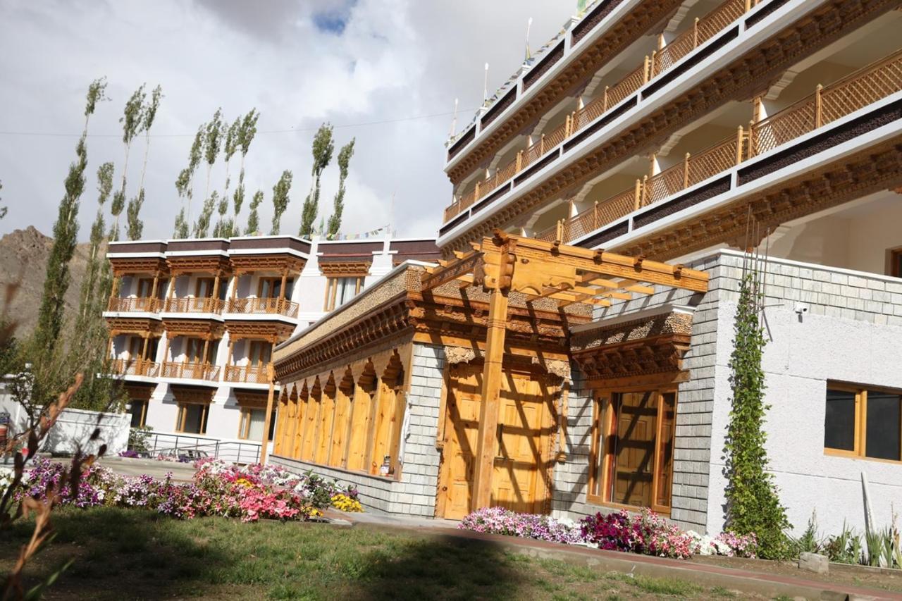 Hotel The Grand Khasdan 레 외부 사진