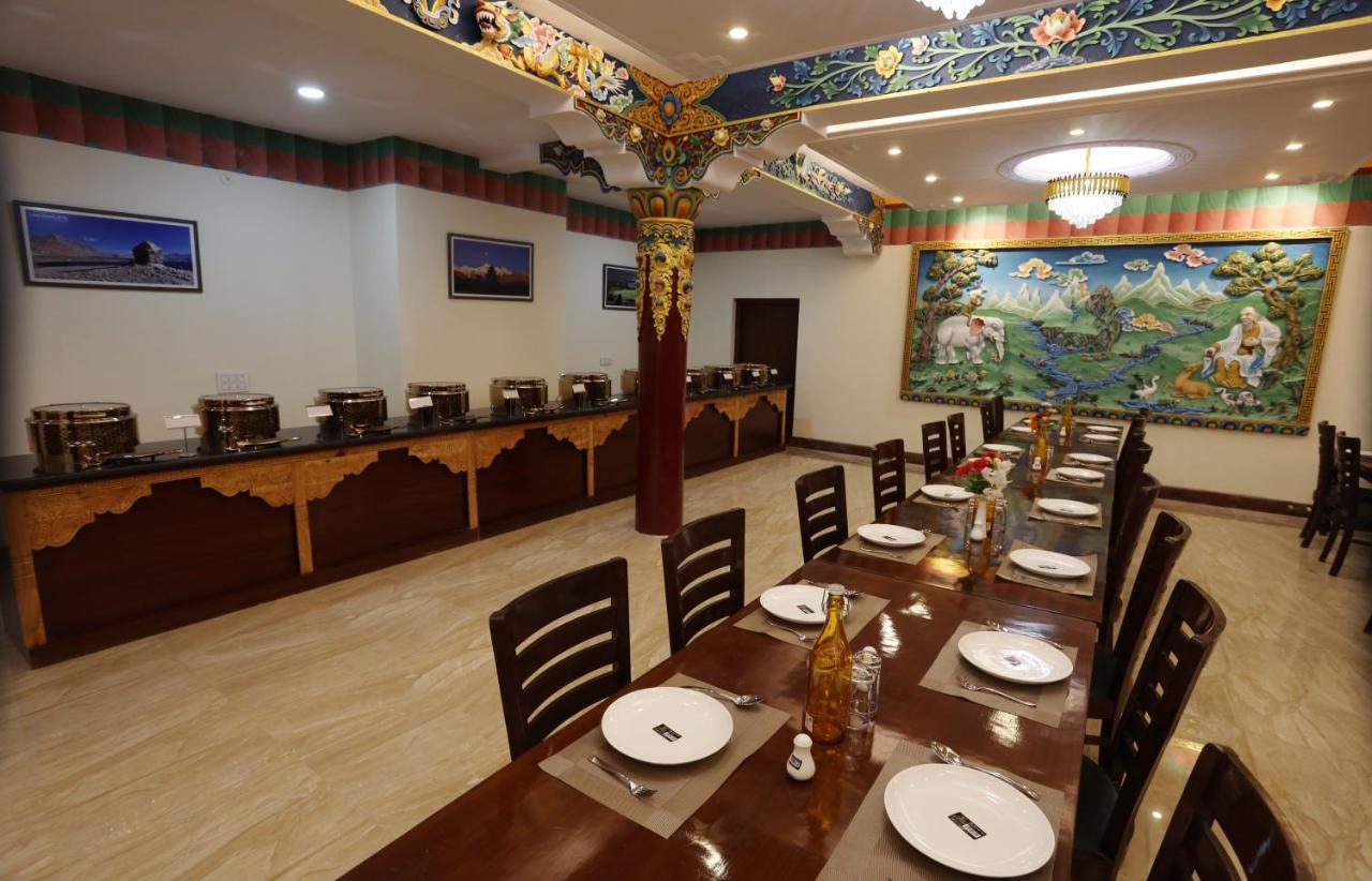 Hotel The Grand Khasdan 레 외부 사진