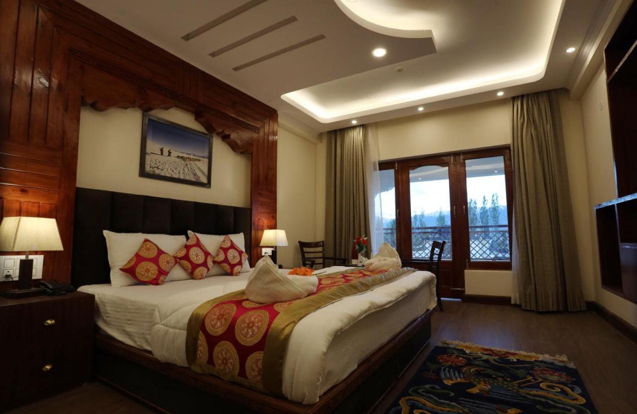 Hotel The Grand Khasdan 레 외부 사진